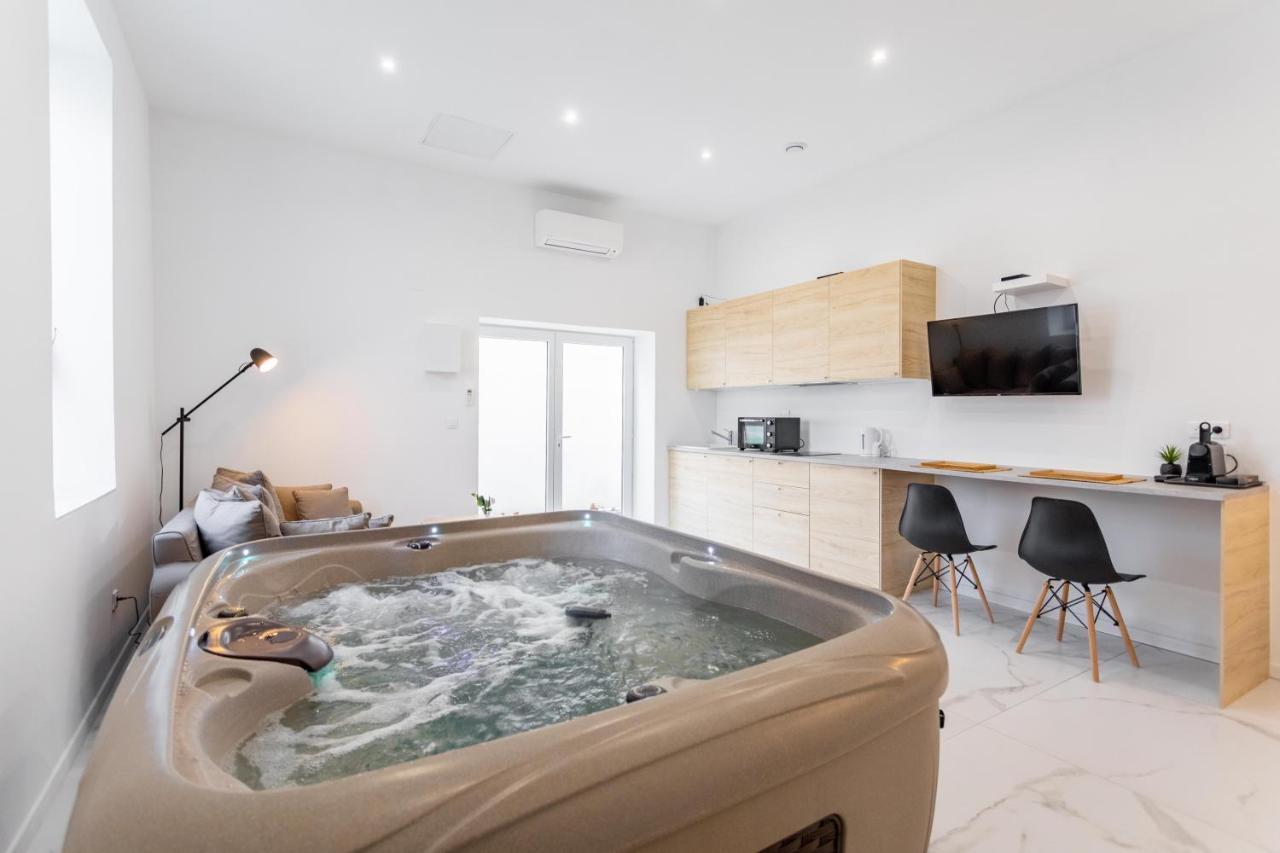 Love Room Jacuzzi Sauna Privatif มาร์กเซย ภายนอก รูปภาพ
